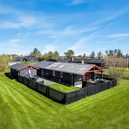 Vakantiehuis Kiana - 800m From The Sea By Interhome *