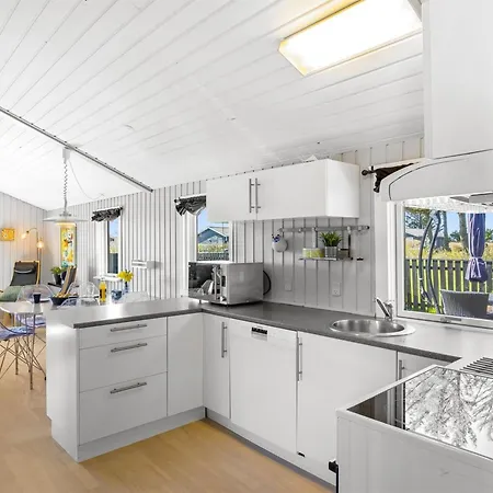 Kiana - 800m From The Sea By Interhome